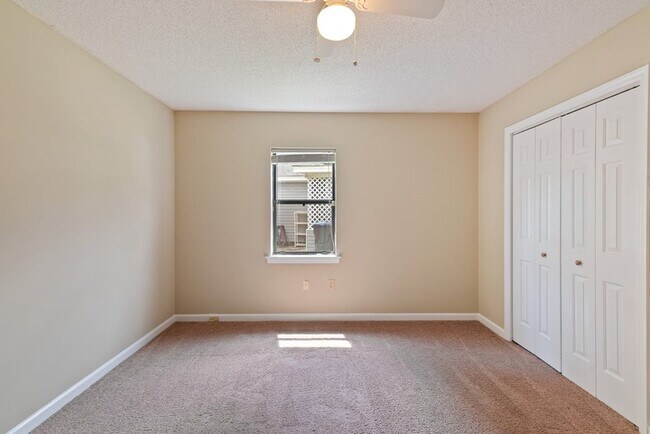 Building Photo - 4410 Goshen Lake Dr S