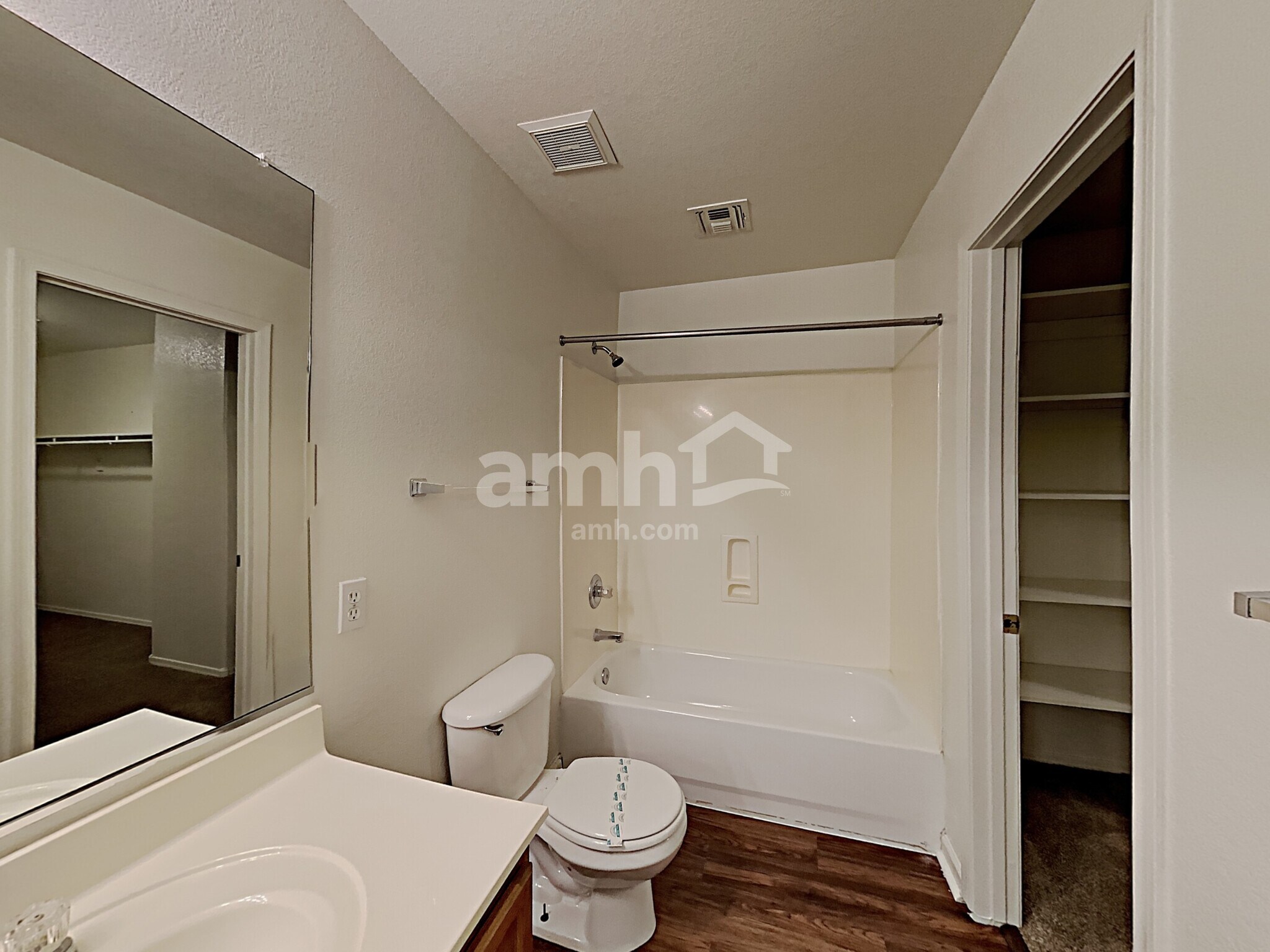 Building Photo - 5030 E Dale Ln