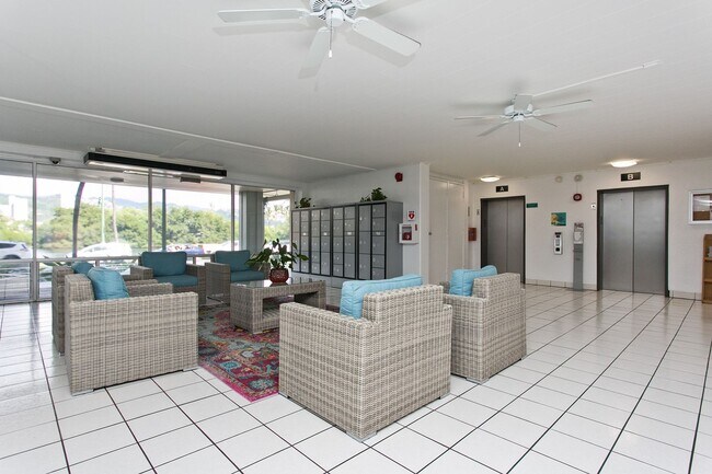 Building Photo - Walking Distance to the Beach & Furnished... Aloha Lani #1606 - 1 BD 1 BA 1 PRK