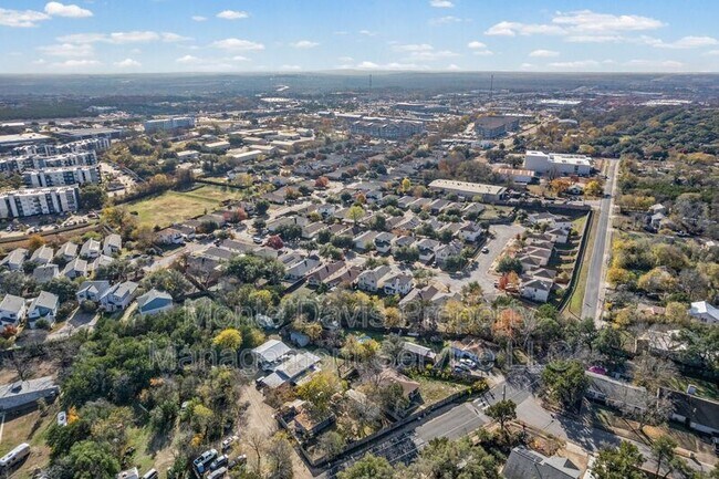 Building Photo - 336 Celery Loop