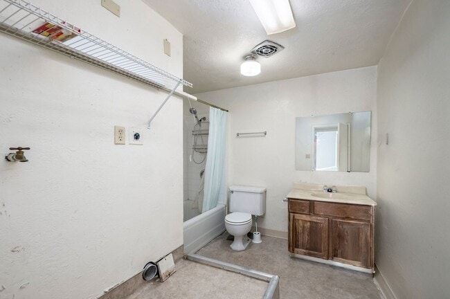 Building Photo - 136 S 300 W