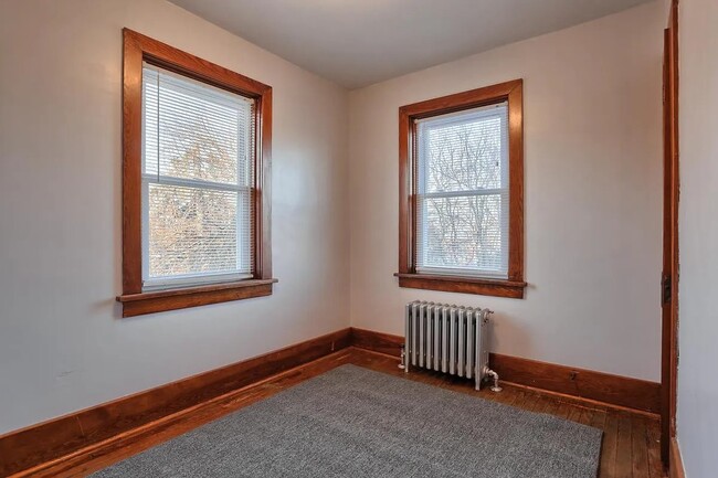 Building Photo - 145 W Areba Ave