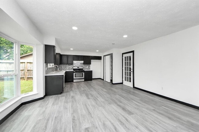 Building Photo - 4015 Lufborough Dr