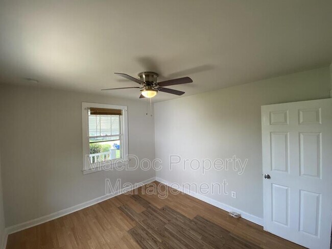 Building Photo - 119 Gibson St