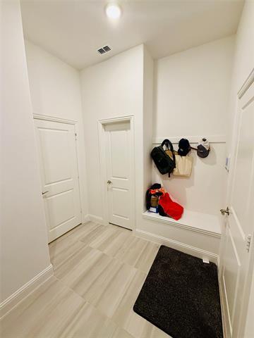 Building Photo - 218 Oakcrest Dr