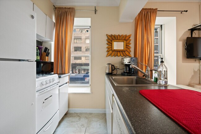 Building Photo - 221 E 50th St