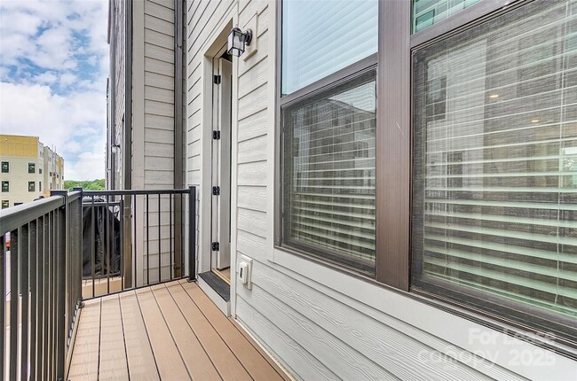 Building Photo - 525 W Tremont Ave