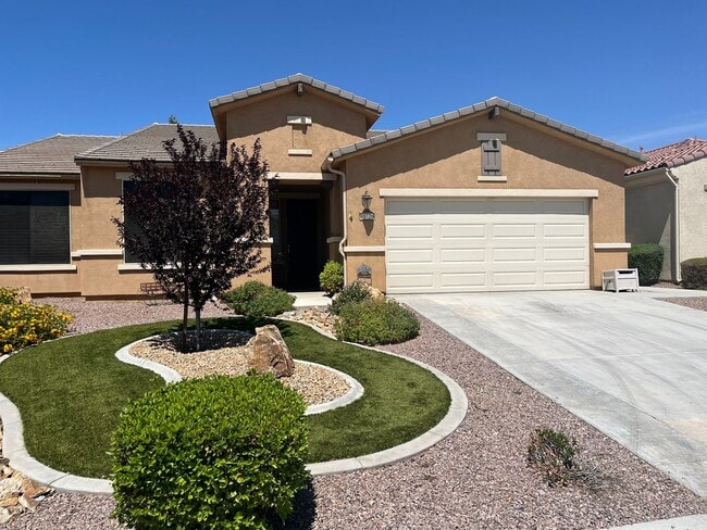 Building Photo - 3 bedroom 2 bathroom Home available in 55+...