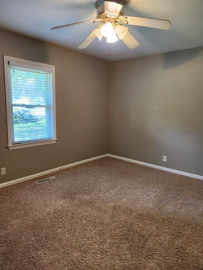 Building Photo - 3 Bedroom 2 bath Home in Stuart Heights