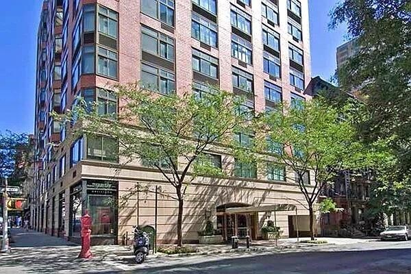 Building Photo - 145 E 81st St