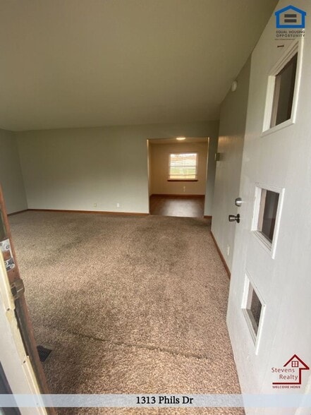 Building Photo - 1313 Phils Dr