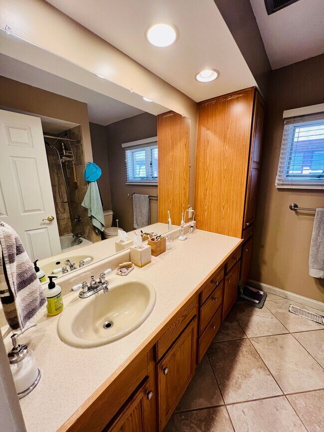 Building Photo - $0 DEPOSIT OPTION! ROSEDALE SUBDIVISION, CHARMING BRICK RANCH, PARTIALLY FINISHED BASMENT, 3 BED,...