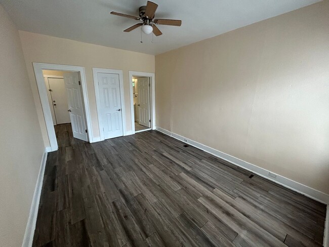 Building Photo - COMING SOON! 1 Bedroom /1 Bath Unit with F...