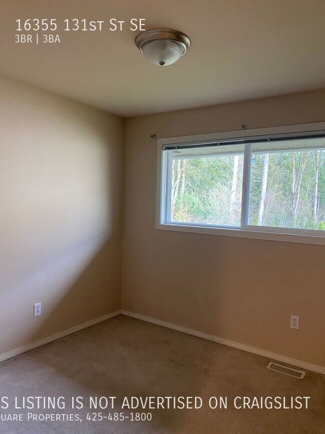 Building Photo - Unique 3 Bedroom Home with Daylight Baseme...