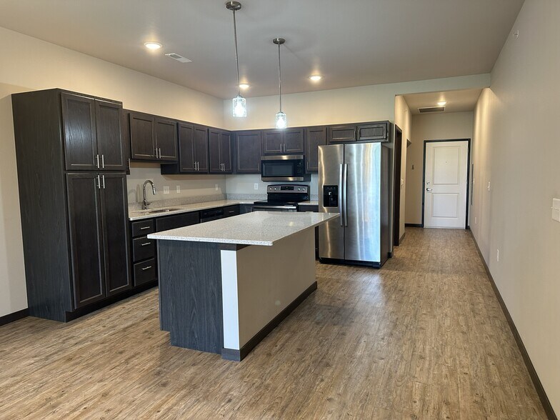 Building Photo - 950 Commercial St