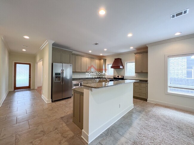 Building Photo - Beautiful 3-Bed Home with Outdoor Kitchen ...