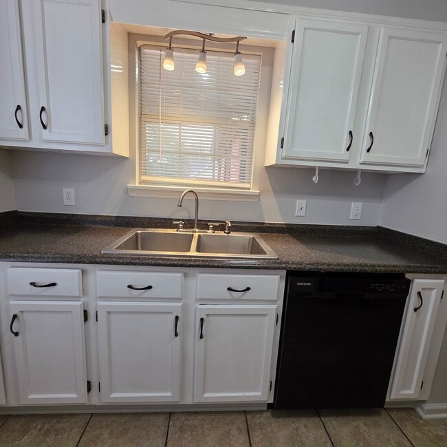 Building Photo - 105 Tall Pines Dr