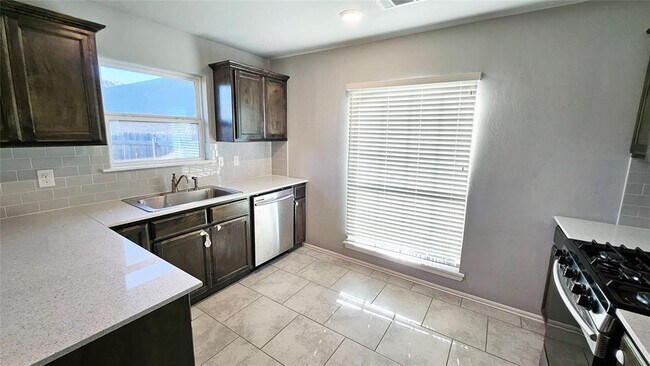 Building Photo - 11629 SW 8th Cir