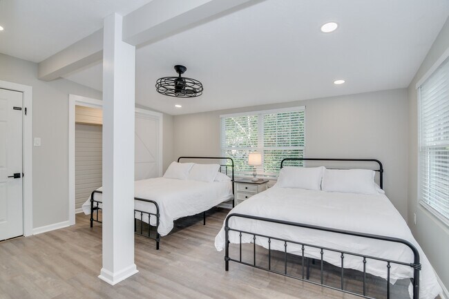 Building Photo - 4227 Waylon Dr