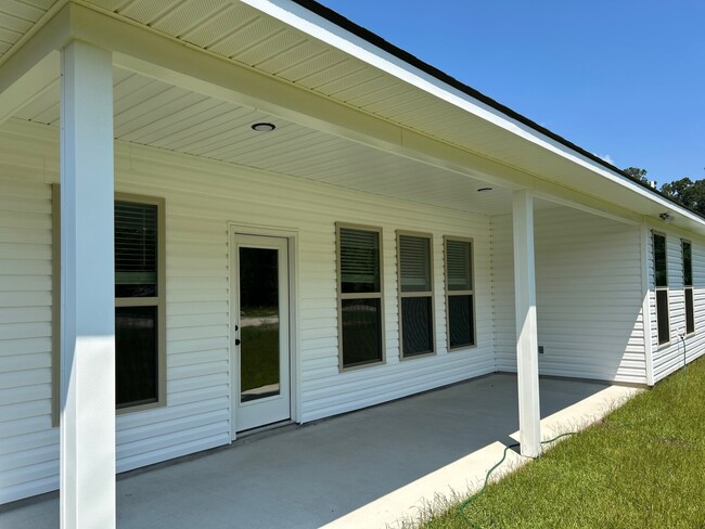 Building Photo - 41352 Rosewood Ln