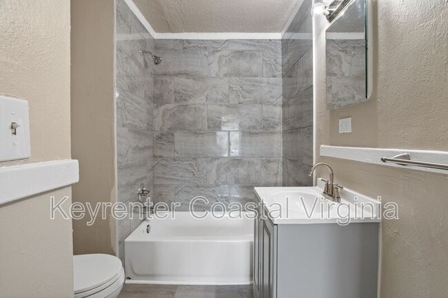 Building Photo - 9569 6th Bay St