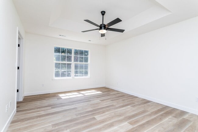Building Photo - Newly Remodeled Picturesque Home in North ...