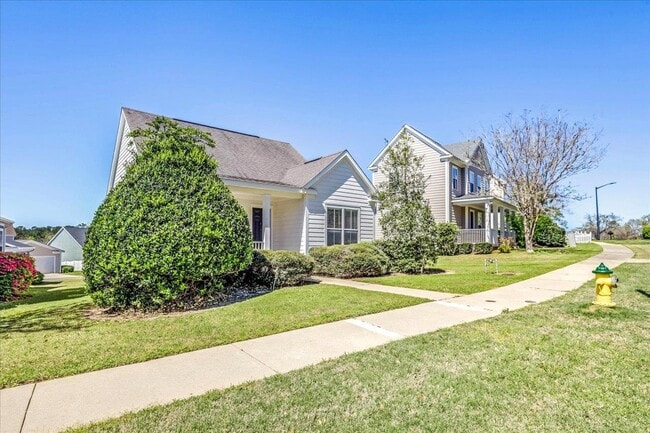 Building Photo - 3570 Four Oaks Blvd