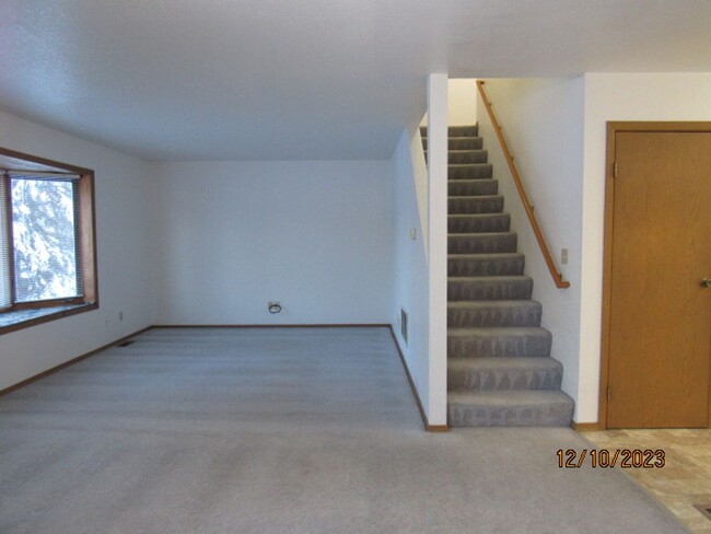 Building Photo - 936 Chena Pump Rd
