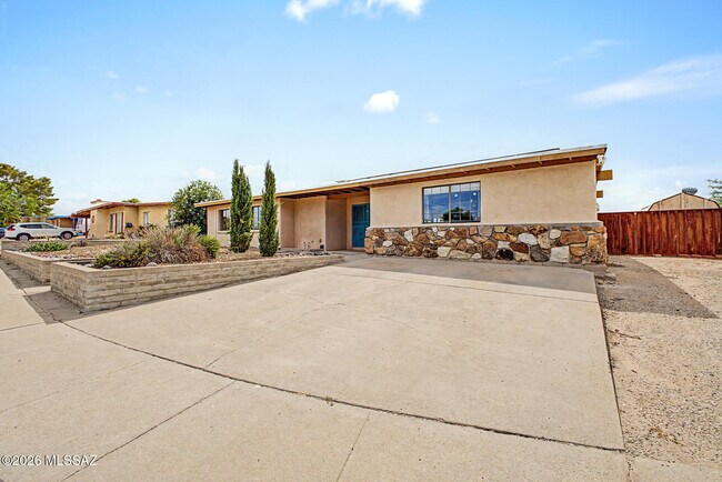 Building Photo - 3010 S Calle Cordova
