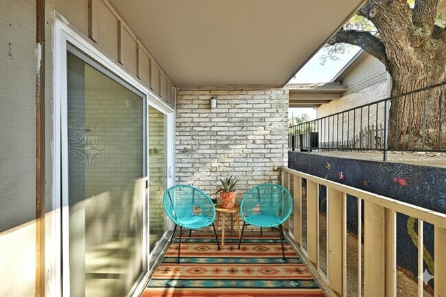 Building Photo - 1304 Summit St