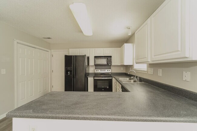 Building Photo - 9612 Ashlyn Elizabeth Ct