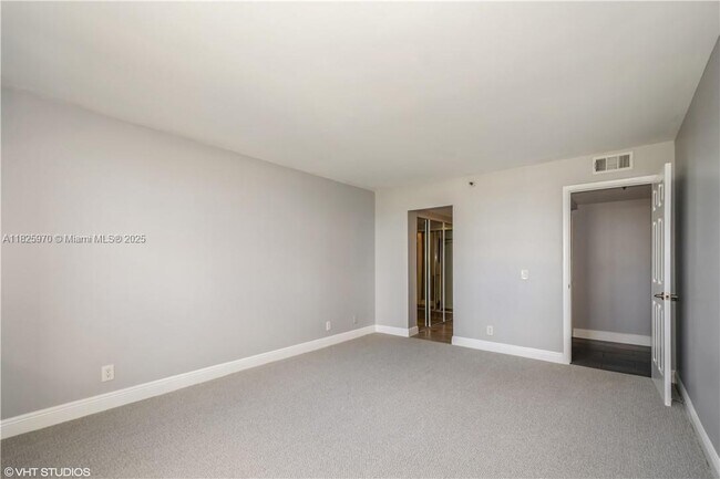 Building Photo - 105 Lake Emerald Dr