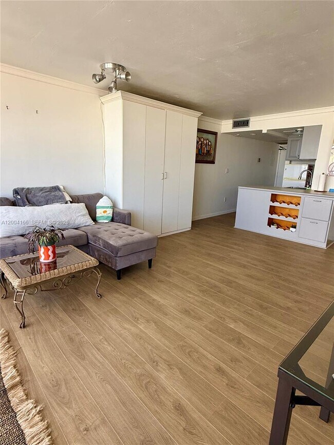 Building Photo - 555 NE 15th St