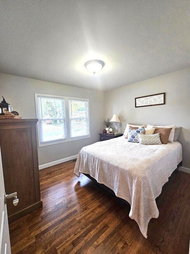 Building Photo - 3 Bedroom home minutes from Prisma Health and Downtown Greenville