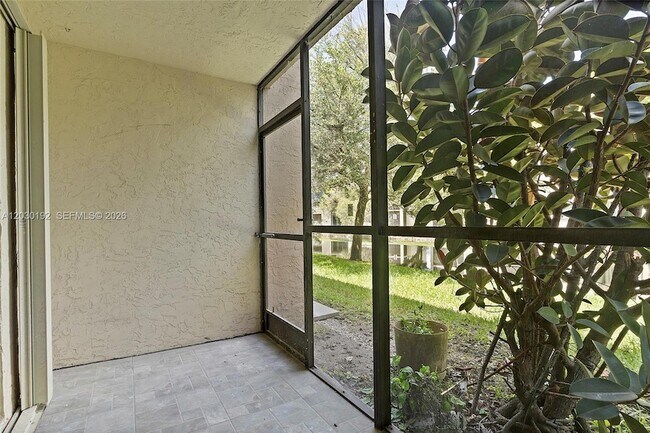 Building Photo - 193 Lakeview Dr