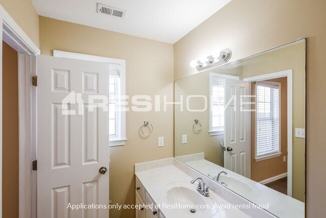 Building Photo - 7932 Wynwood Ln