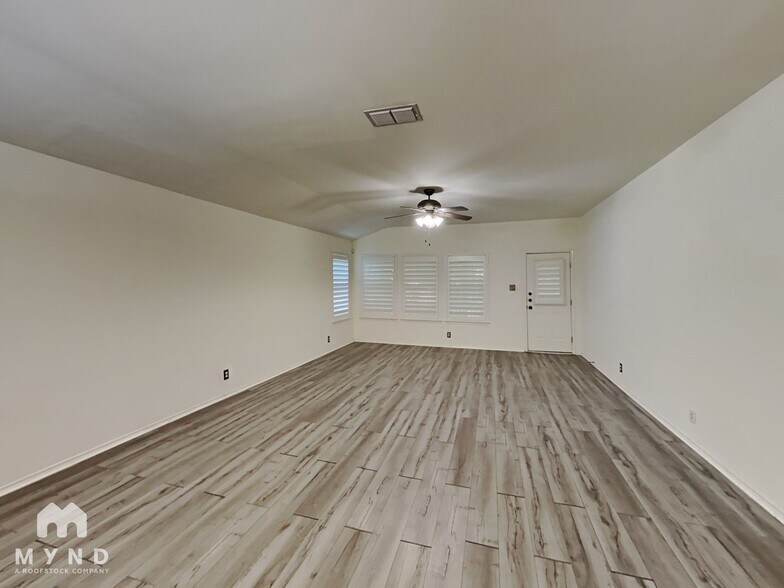 Building Photo - 4611 Echo Lake Dr