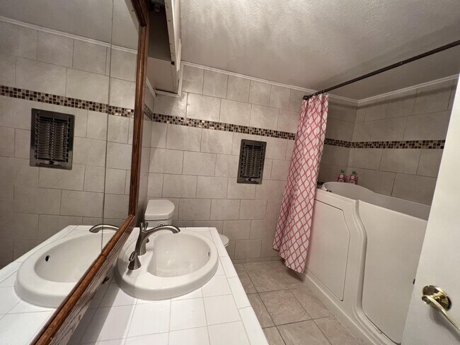 Building Photo - 4302 Ocean Dr