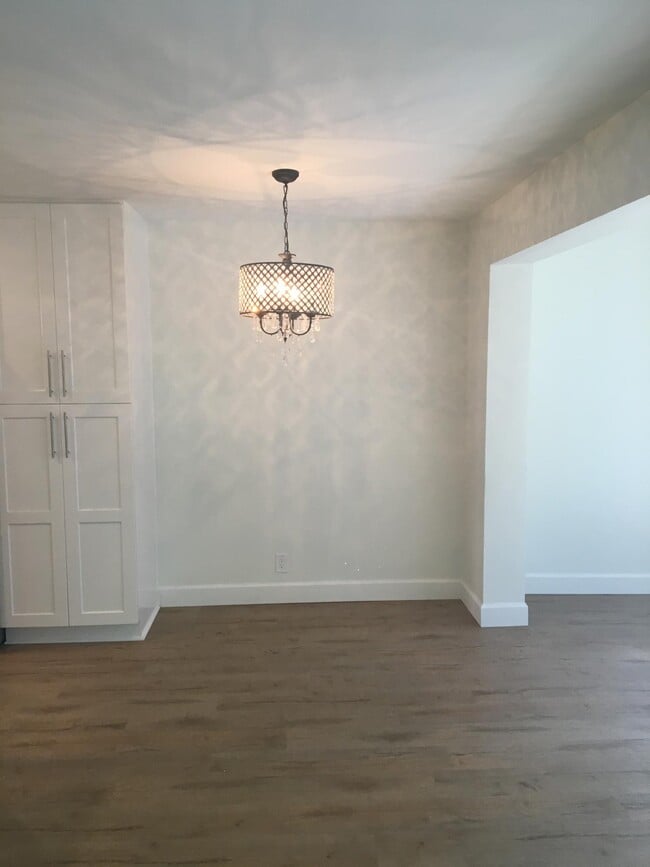 Building Photo - 27 E Rd