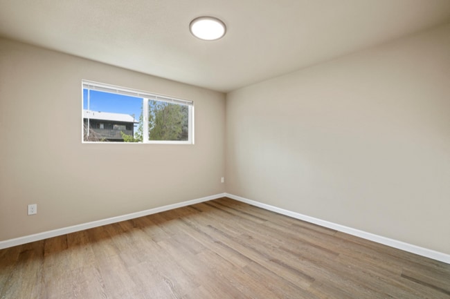 Building Photo - 627 N Tweedt St