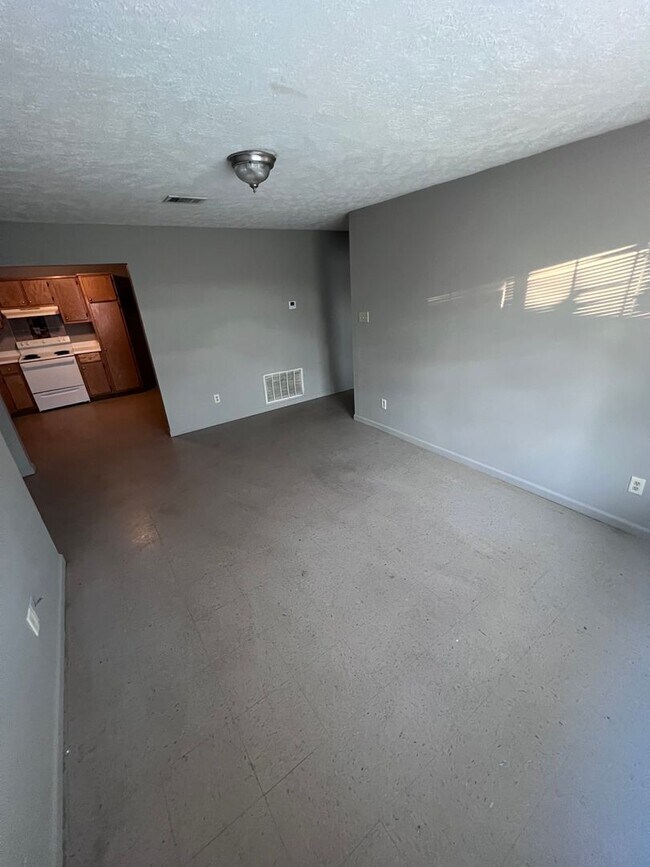Building Photo - Monthly Paid Rent