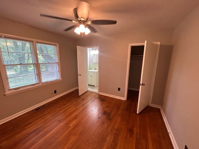 Building Photo - 3BR- 1.5BA house with large yard- with move in special for July!