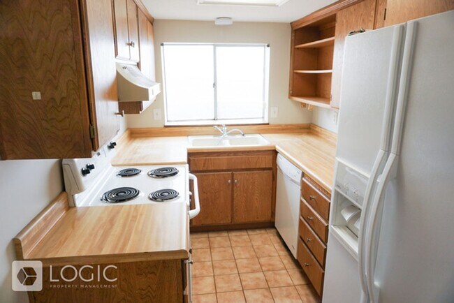 Building Photo - 1208 E Cedar View Dr