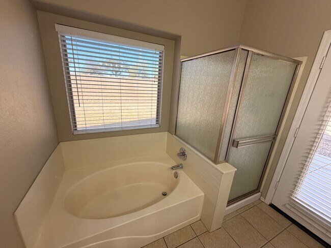 Building Photo - Beautiful 3 Bed / 2 Bath Surprise Home with *NO Carpet*