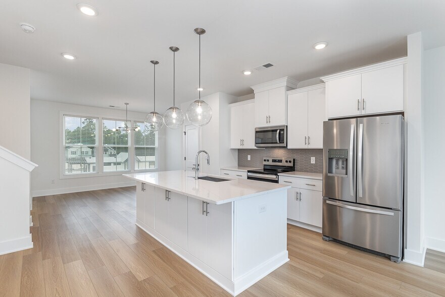Open floorplan- light and bright -LVP throughout - 514 Billingshurst Way