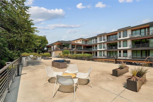 Building Photo - 1600 S 1st St