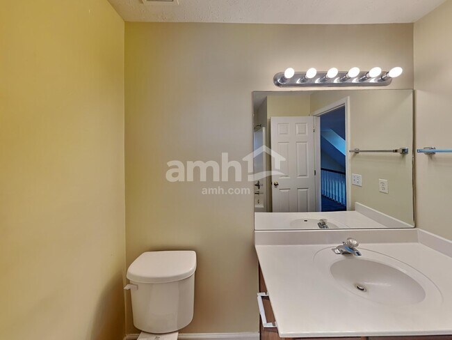 Building Photo - 427 Parrish Hill