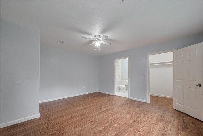 Building Photo - 4906 Larkspur St