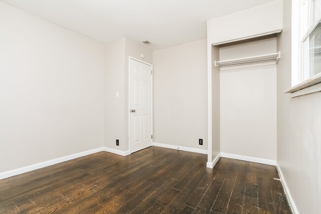Building Photo - 1715 Monterey Ct