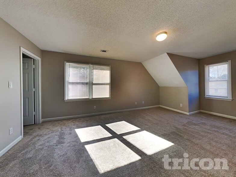 Building Photo - 4112 Trotters Way Dr